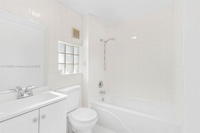 Building Photo - 3241 SW 40th Ave