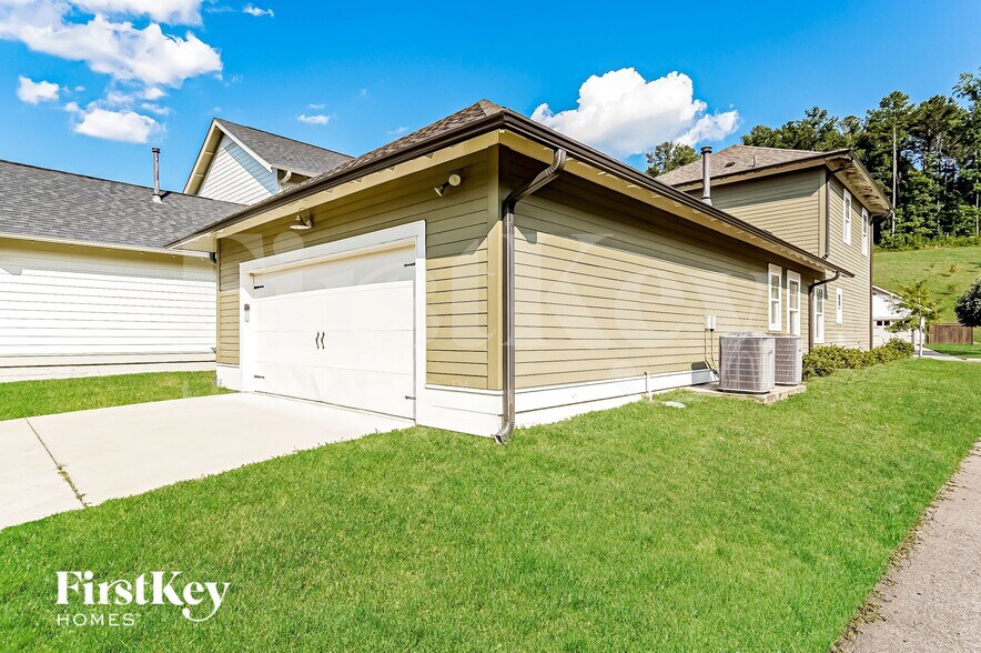 Building Photo - 3253 Sawyer Dr