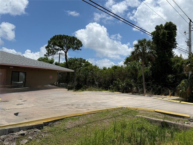 Building Photo - 2380 N Tropical Trail