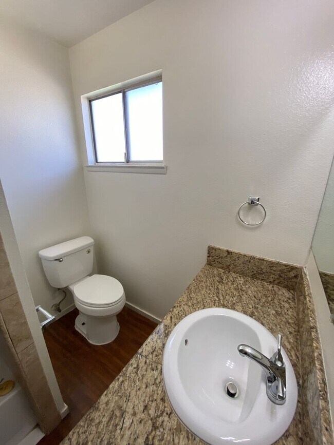 Building Photo - Tulare Home for Rent coming soon!
