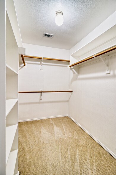 Building Photo - 9961 Delamere Dr