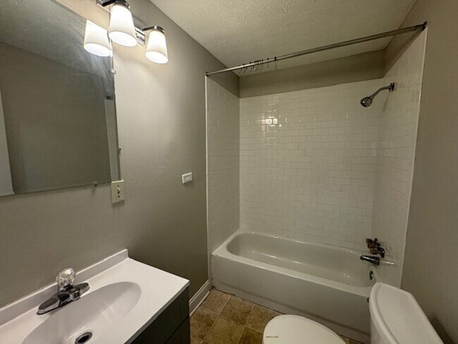 Building Photo - 1055 Co Rd 454