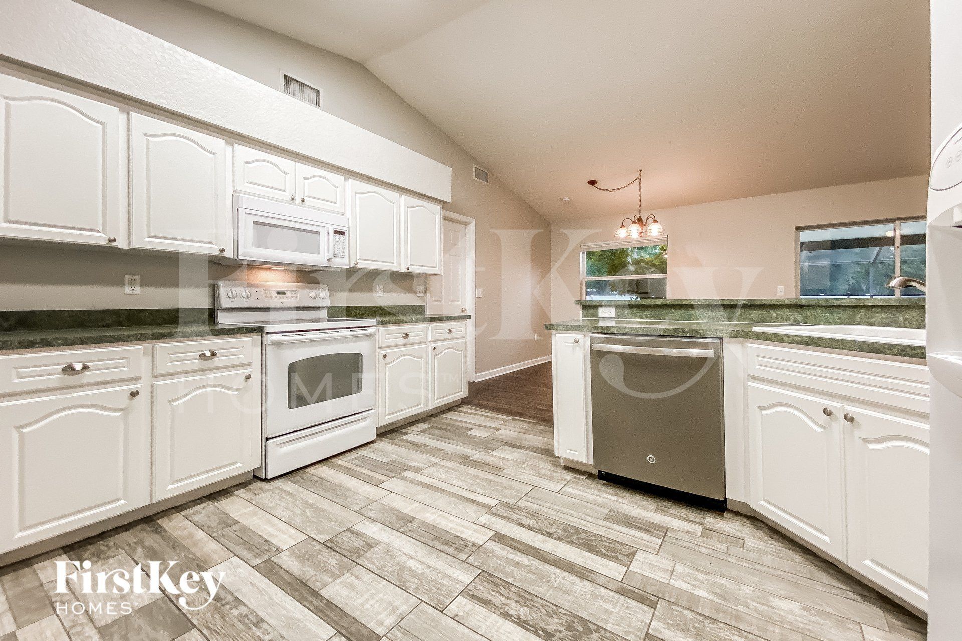 Building Photo - 6351 Hampton Pointe Cir