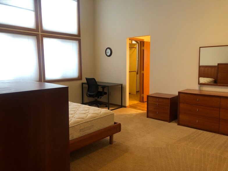 Building Photo - 715 SW Staley Dr