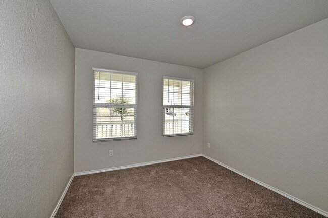 Building Photo - 7927 Dovers Den