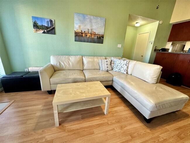 Building Photo - 2121 Hepburn St