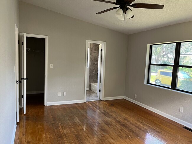 Building Photo - 6030 Wateredge Dr S