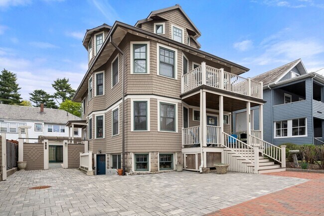 Building Photo - 136 Appleton St