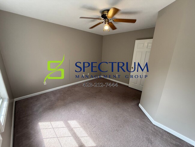 Building Photo - 2 Bedroom 1.5 Bath duplex with basement garage.
