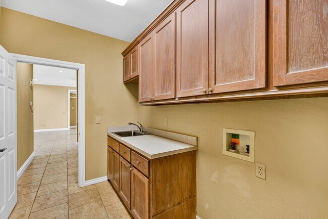 Building Photo - 404 NW 76th- Hot new listing!