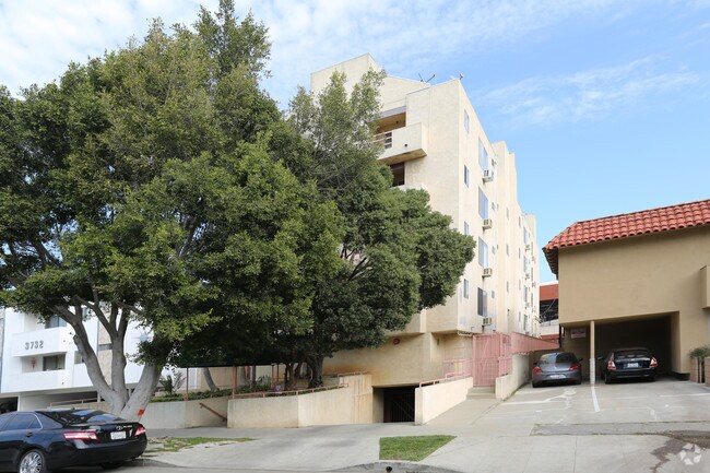 Building Photo - 3746 Mentone Ave