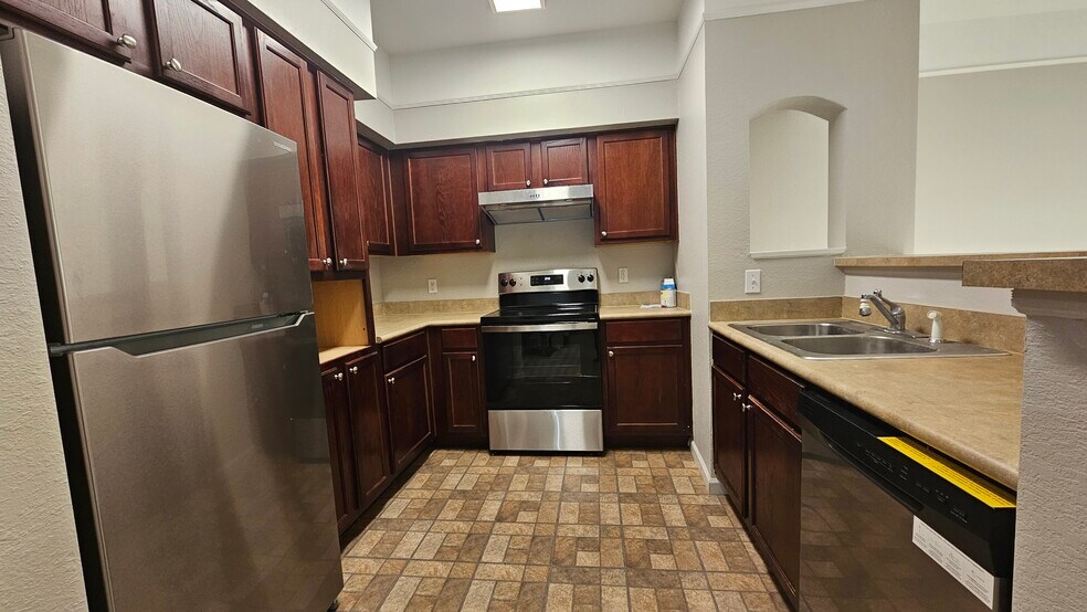 Building Photo - 2801 Chancellorsville Dr