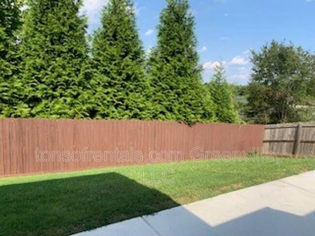 Building Photo - 205 Silver Hawk Dr