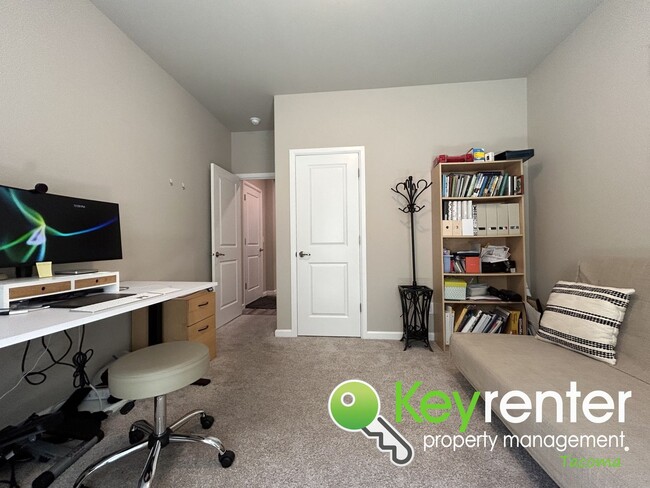 Building Photo - Spacious 5-Bed 3-Bath Home in Prime Northe...