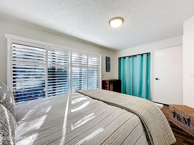 Building Photo - 2009 Seminole Rd