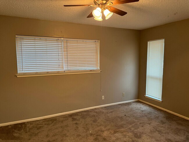 Building Photo - 11814 Song St