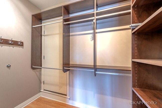 Building Photo - 1117 W Monroe St