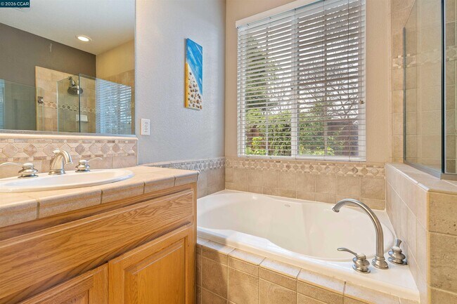 Building Photo - 350 Caroni St