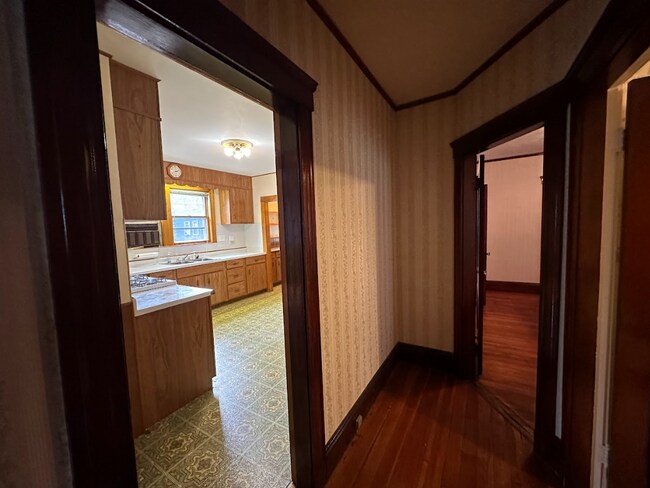 Building Photo - 9 Roberts Rd