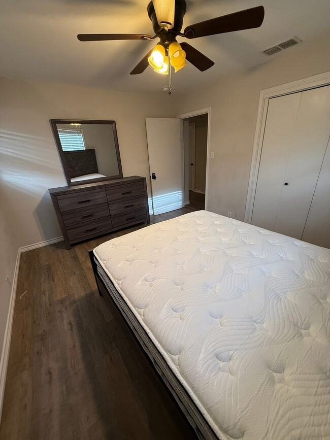 Building Photo - 4511 Spencer Dr