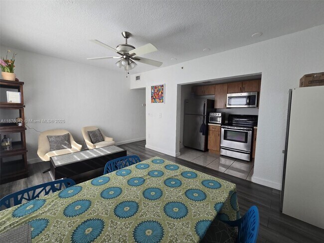 Primary Photo - 7326 Collins Ave
