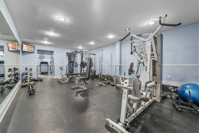 Building Photo - 456 9th St