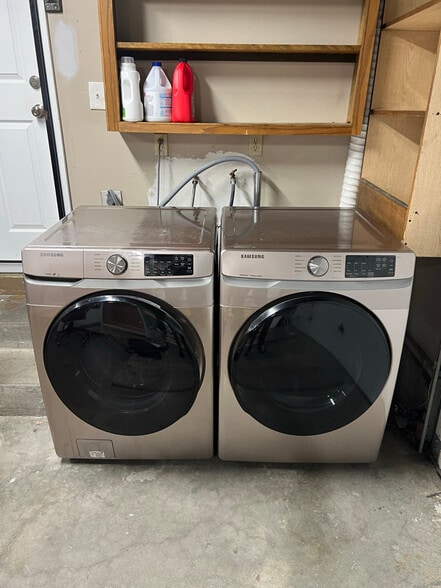 Building Photo - 451 Dale Rd