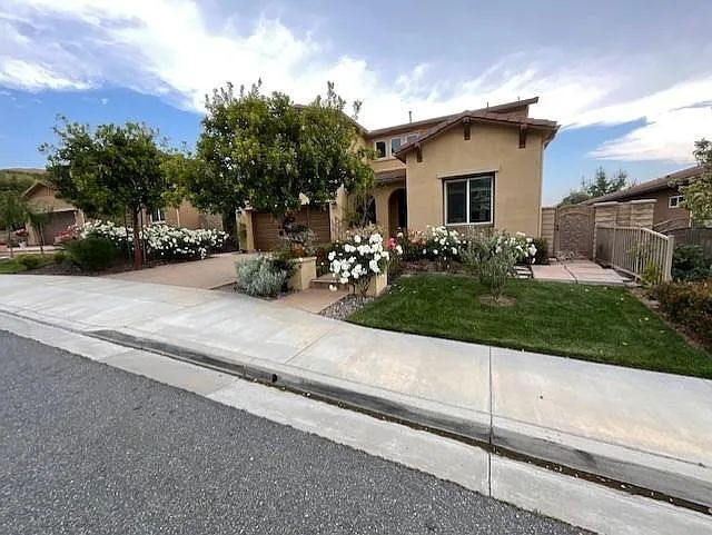 Building Photo - Immaculate 5-Bedroom Executive Home in Desirable Plum Canyon