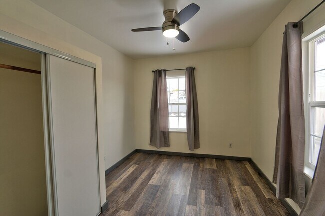 Building Photo - 2 Bedroom 1 Bath- House