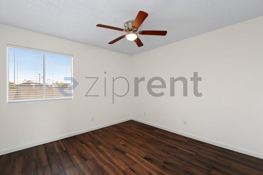 Building Photo - Unit 500