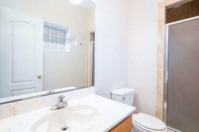 Building Photo - 604 Buena Vista Dr