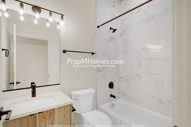 Building Photo - Two Bedroom Modern Oasis with Stunning Views & Designer Finishes