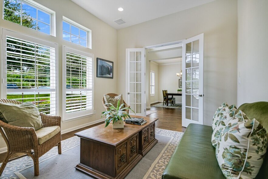 Building Photo - 330 Jayne Cove
