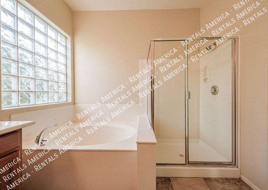 Building Photo - 8351 W Rosewood Ln