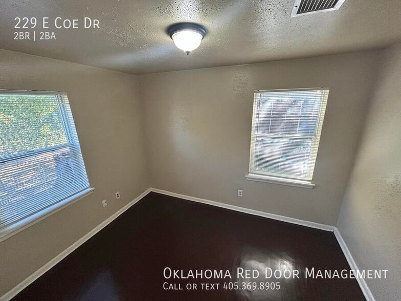 Building Photo - 229 E Coe Dr