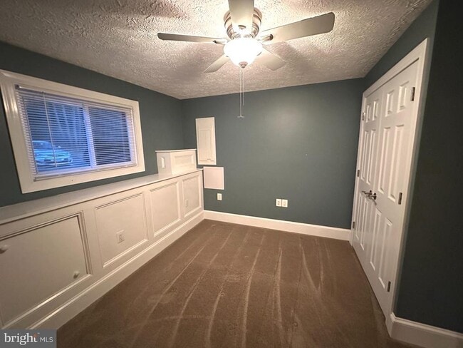 Building Photo - 502 Greenhill Ct