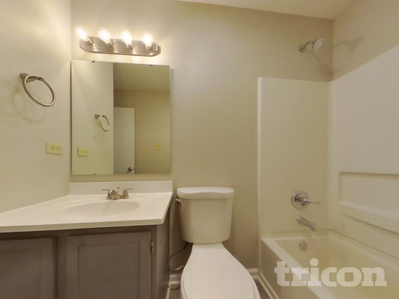 Building Photo - 5956 Portman Pl