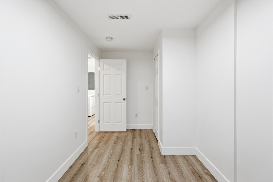 Building Photo - 2542 HARFORD Rd