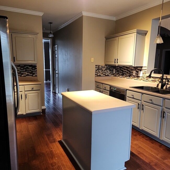 Building Photo - 807 Andora Way SW