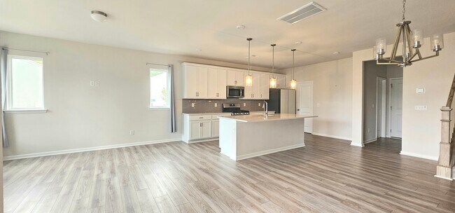 Building Photo - 904 Kinsey Aly