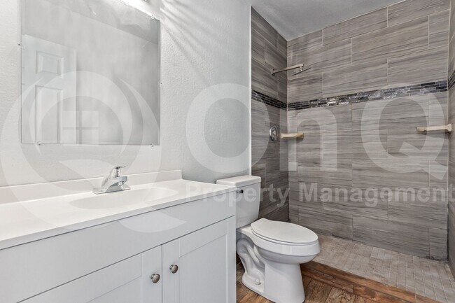 Building Photo - 3526 W Dunlap Ave