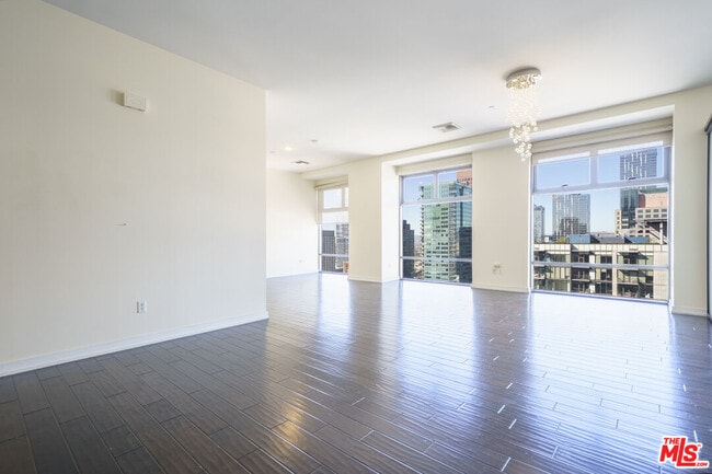 Building Photo - 801 S Grand Ave