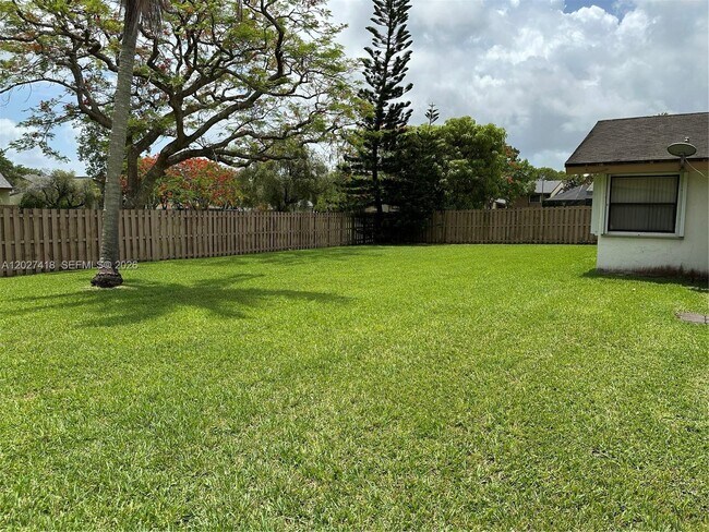 Building Photo - 10711 SW 116th Ave