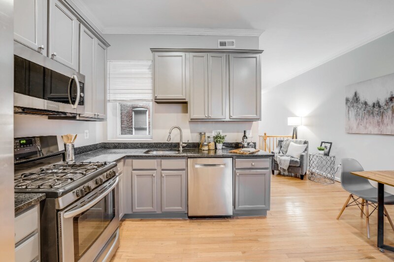 Building Photo - 27 Todd Pl NE