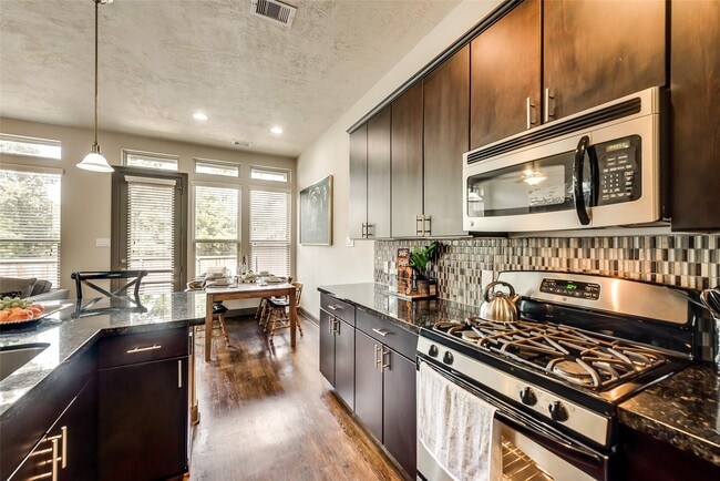 Building Photo - 86 Aventura Pl