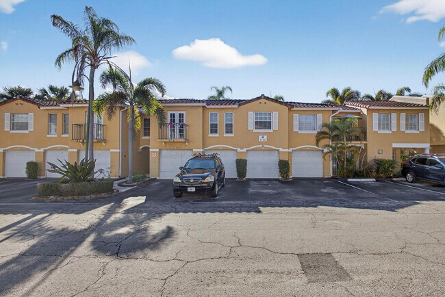 Building Photo - 1120 Lake Shore Dr