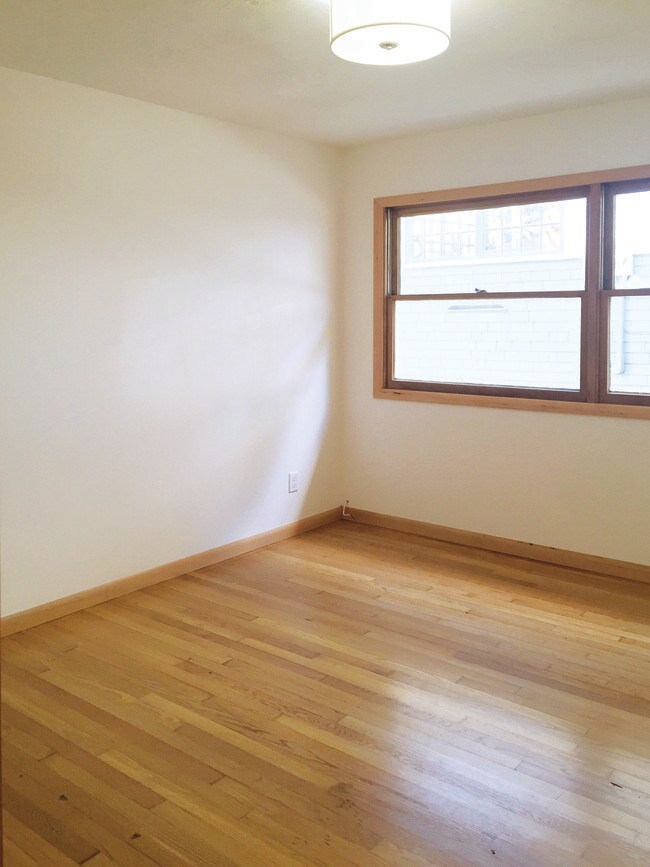 Bedroom 2, South-facing - 6205 NE 30th Ave