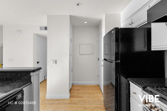 Building Photo - LOCATION, LOCATION, LOCATION!!!! "Hidden C...