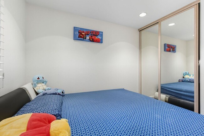 Building Photo - Welcome to elegant living in the heart of ...