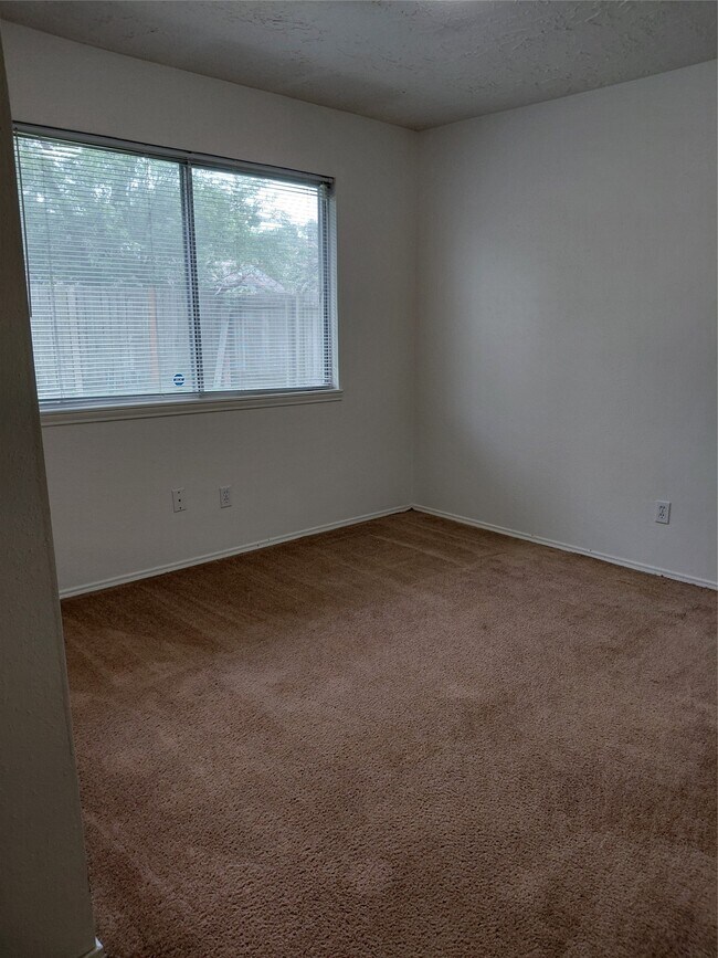 Building Photo - 3203 Mourning Dove Dr